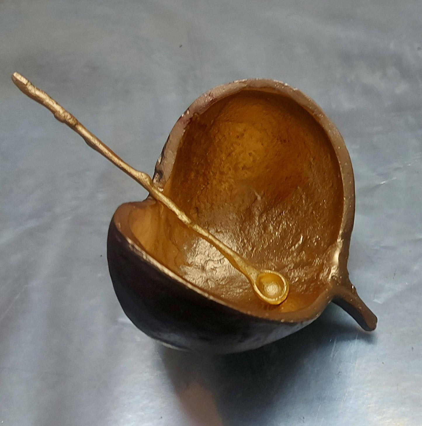 POD BOWL WITH ONE 4" GOLD SPOON